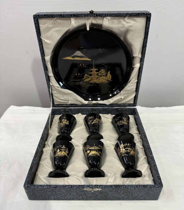 Japanisches Vintage Becherset mit Tablett – Lackwaren Set handbemalt im Originaletui