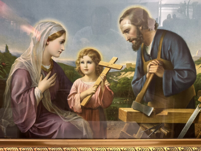 Heilige Familie – Farbdruck im goldverzierten Holzrahmen 122 x 74 cm - Image 2