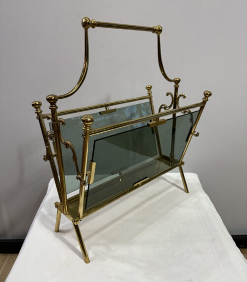 Vintage Zeitschriftenständer aus Messing und Rauchglas – Maison Baguès, Frankreich, 1960er-Jahre