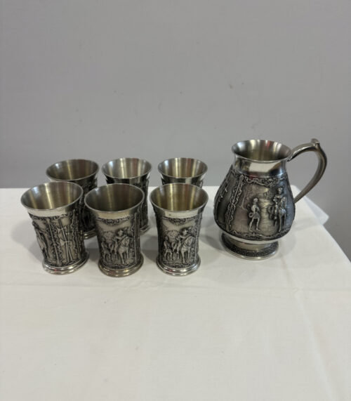 Zinn-Krug-Set von SKS Design – 7-teiliges historisches Trinkservice mit Reliefdekor