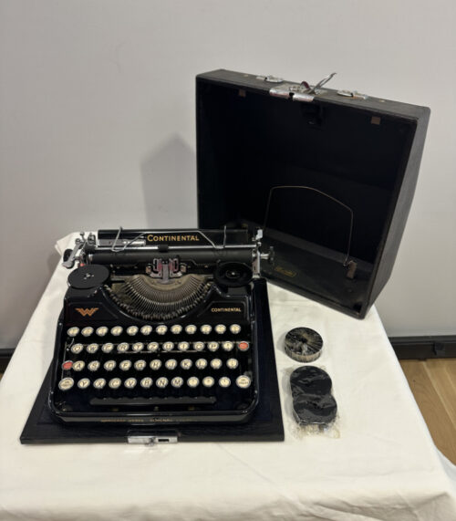 Antike Schreibmaschine von Continental mit Originalkoffer und Ersatzbändern