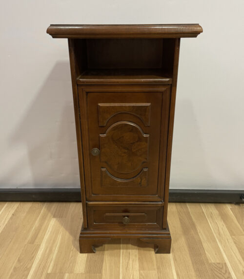 Vintage-Nachtschränkli mit Tür & Schublade – dekorativ & praktisch