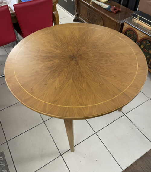 Ovaler Ausziehtisch mit Sonnenfurnier – klassisch & erweiterbar