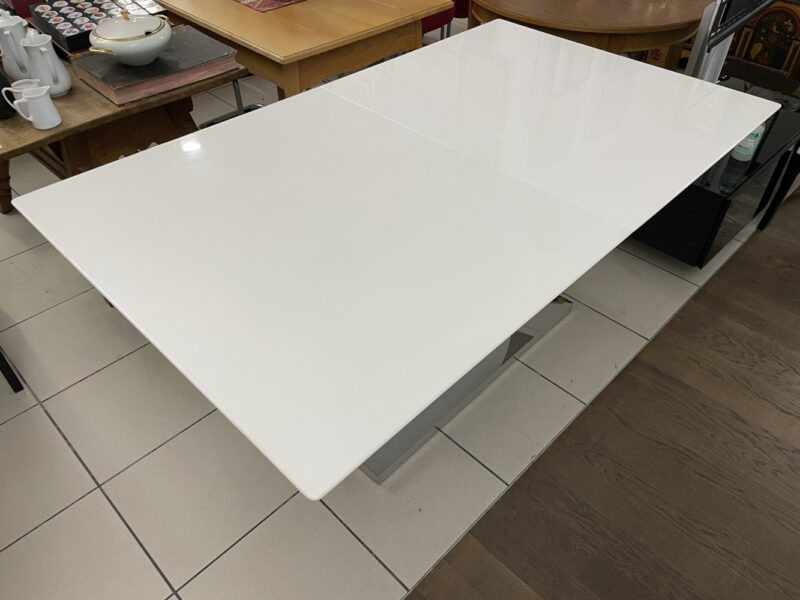 Moderner Hochglanz-Esstisch in Weiss – ausziehbar - Image 2