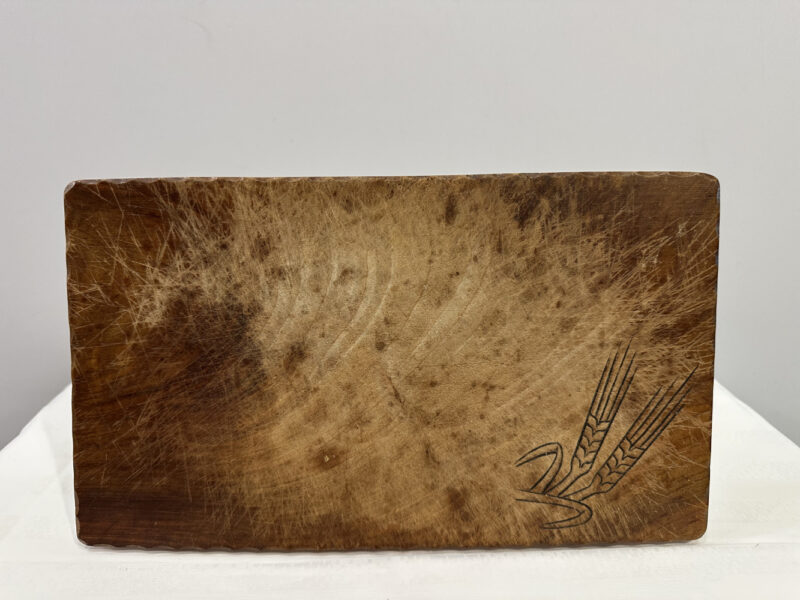 Massives Brotschneidebrett mit Messer – rustikal, funktional und dekorativ - Image 4