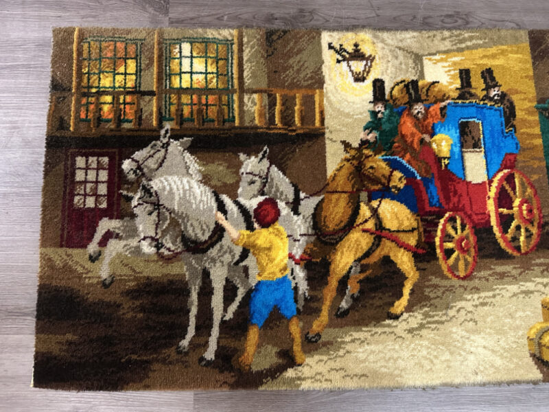 Vintage Wandteppich „The Arrival“ – Bondax Axminster England, 123 × 68 cm - Image 2