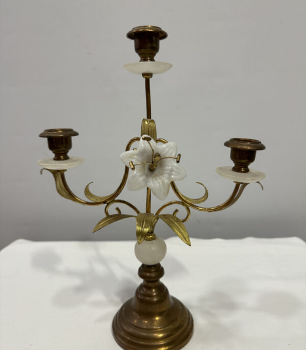 Vintage Kerzenhalter mit floralen Elementen – Messing, Glas und Alabaster kombiniert
