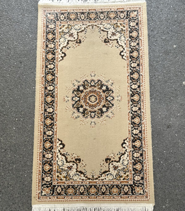 Orientteppich mit Bordürenmuster in warmen Beigeton, 162 × 79 cm