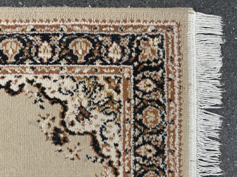 Orientteppich mit Bordürenmuster in warmen Beigeton, 162 × 79 cm - Image 4