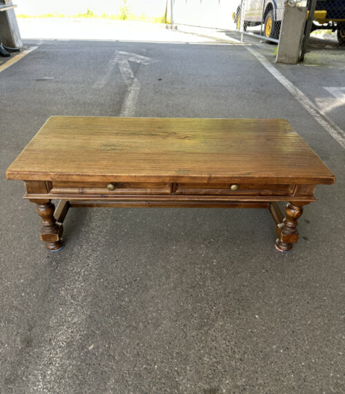 Rustikaler Vintage Couchtisch aus Eichenholz mit Schubladen