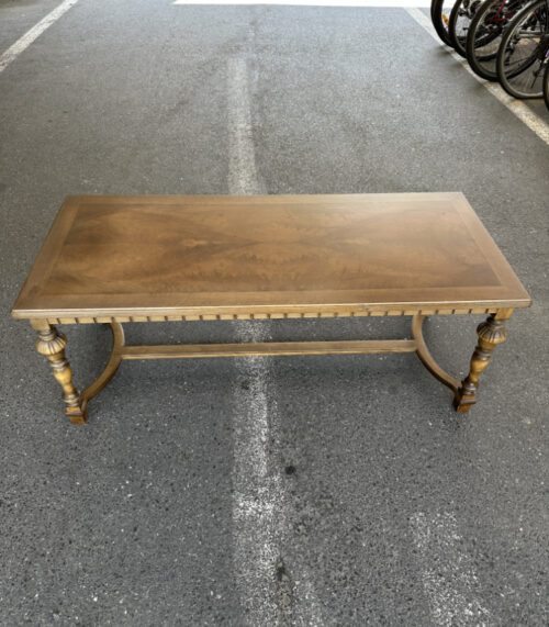 Vintage Couchtisch mit Intarsienplatte und gedrechseltem Fuss