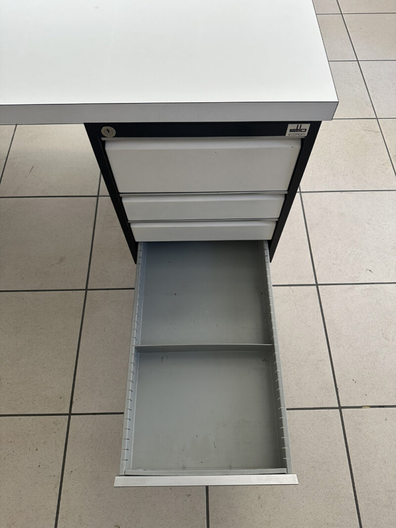 Industrieller Vintage Bürotisch von Stilo Econom – Metall, abschliessbar, zeitlos & robust - Image 10