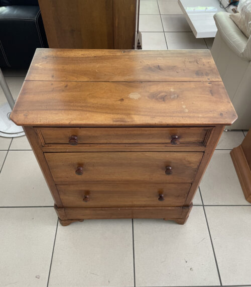 Antike Kommode aus massivem Nussbaumholz mit vier Schubladen