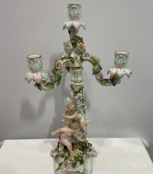 Porzellan Kerzenleuchter von Sitzendorf mit Putten und Blumen, Höhe 50 cm