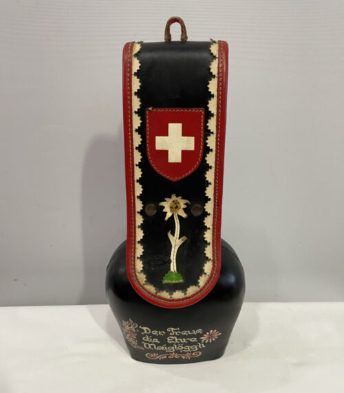 Schweizer Treichel mit Edelweissriemen und Inschrift – Paul Mathis, Wolfenschiessen