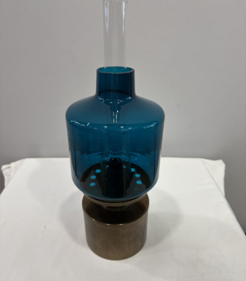 Design Petroleumlampe mit türkisfarbenem Glasschirm