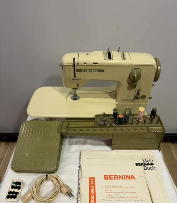 Bernina Record 730 Schweizer Nähmaschine mit Zubehörkoffer
