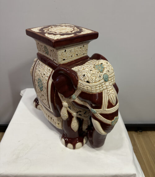 Keramik Elefant Blumenhocker – asiatisches Stil in Bordeaux-Creme