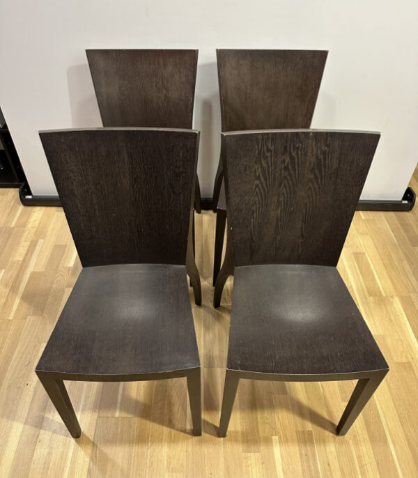 4er-Set Milano Designerstühle von Gunther Lampert – elegante Rückenform in dunkler Holzoptik