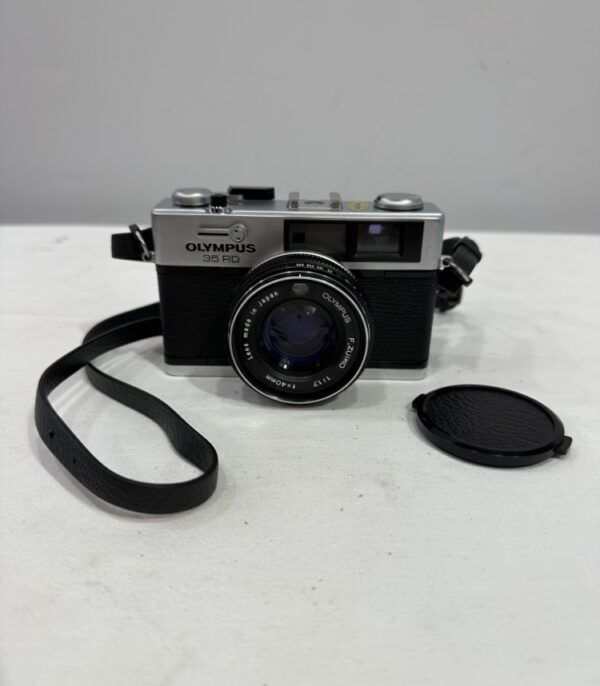 Olympus 35 RD mit F.Zuiko 40mm f/1.7 kompakte Messsucherkamera aus Japan