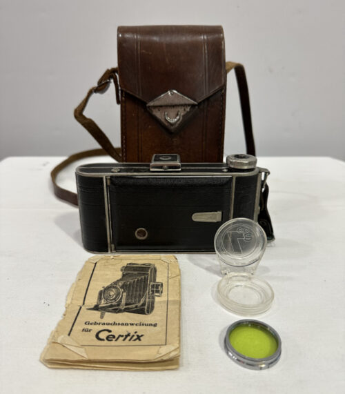 Vintage-Faltkamera Certix 6×9 mit Schneider-Kreuznach 105mm Objektiv und Zubehör