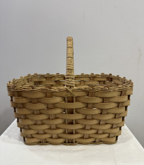 Grosser Vintage Picknickkorb aus hellem Holzgeflecht - mit Holzboden und stabilem Henkel