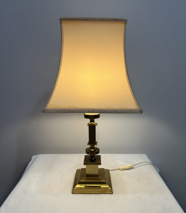 Vintage Tischlampe von NEWEBA mit Messingfuss und cremefarbenem Schirm - Höhe 56 cm