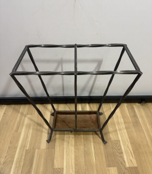 Regenschirmständer aus Schmiedeeisen mit Tropfschale - klassisch, schlicht und stabil