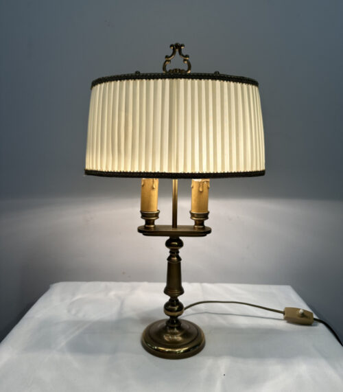 Antike Messing Tischlampe mit plissiertem Stoffschirm