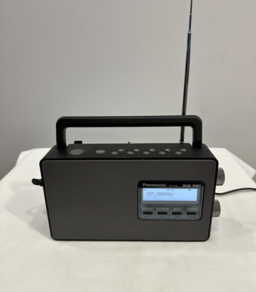 Digitalradio Panasonic RF-D10 – tragbar, vielseitig, mit DAB+ und UKW-Empfang