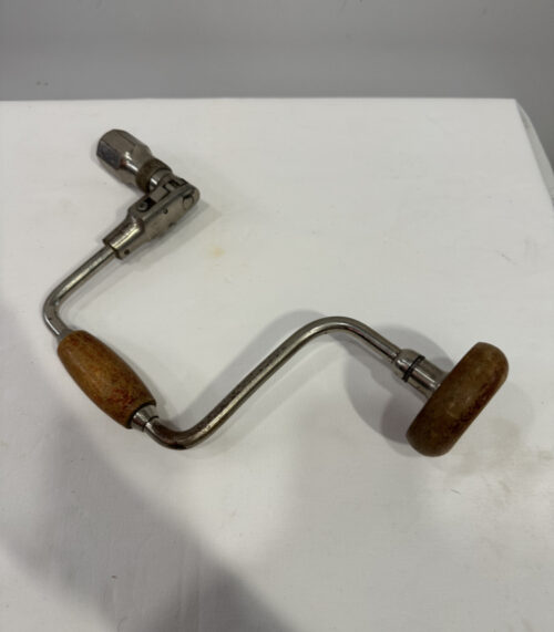 Antike Handbohrmaschine mit Holzgriffen, funktionales Werkzeug für Sammler oder Werkstatt