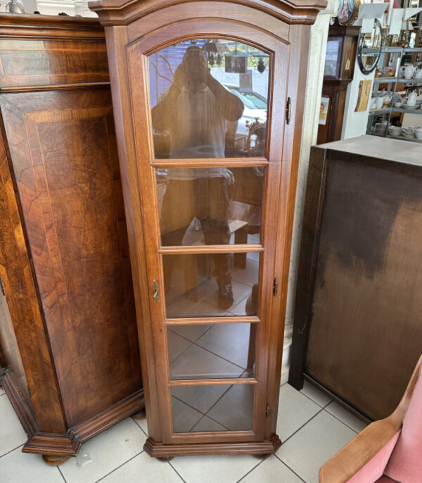 Eckvitrine aus Massivholz mit Glastür klassisches Design mit dekorativer Verglasung