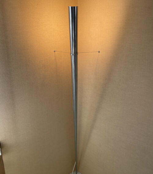 Vintage Lumen Center Italia Graf Stehleuchte aus verchromtem Metall – Skulpturales Designobjekt mit indirektem Licht