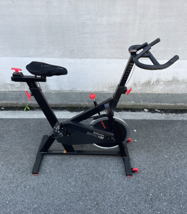 Domyos Biking 100 Indoor Bike – Fitness Heimtrainer mit 12 kg Schwungscheibe