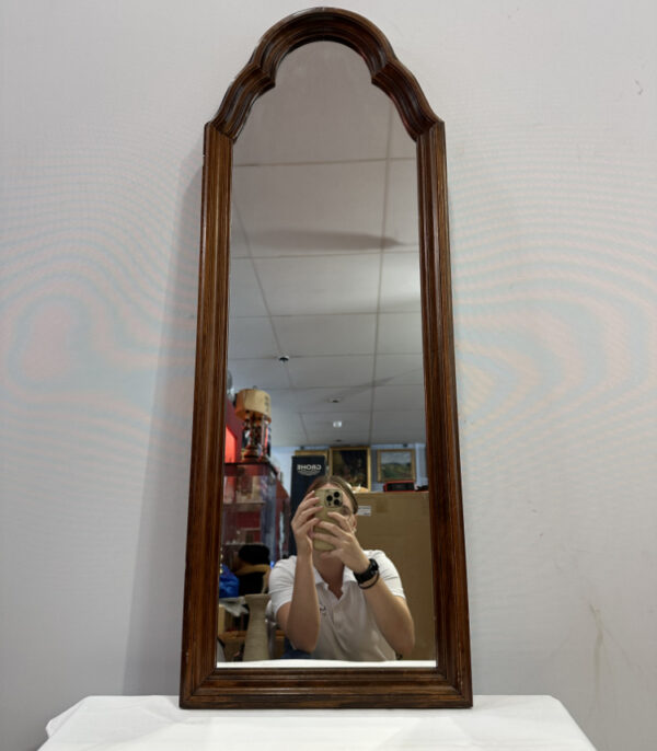 Barocker Wandspiegel aus massivem Nussbaumholz