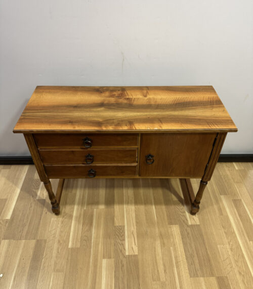 Vintage Beistellmöbel aus Holz mit drei Schubladen und Türfach