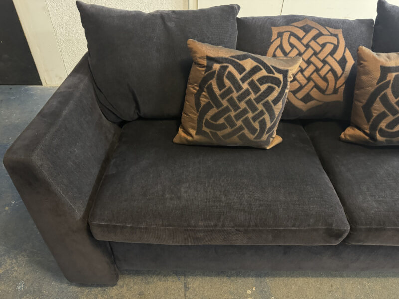 2er-Sofa von Bielefelder Werkstätten in dunkelbrauner Samt mit Zierkissen - Made in Germany - Image 5