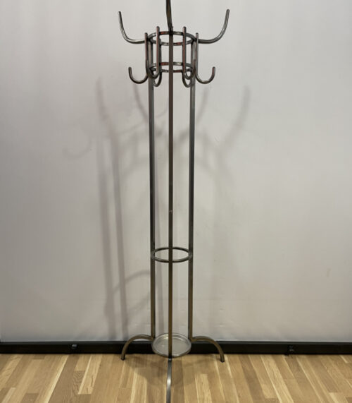 Design-Kleiderständer im Stil von Otto Blümels „Nymphenburg“ – verchromt mit Schirmhalter