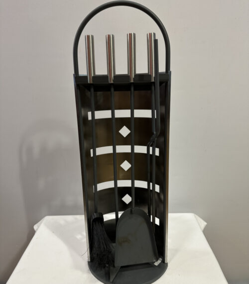 Modernes Kaminbesteck-Set, 4-teilig mit Halterung aus Metall und Edelstahlgriffen