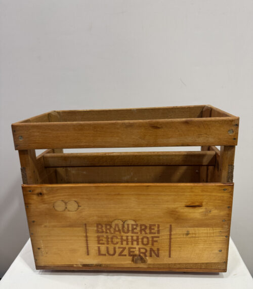 Vintage-Bierharasse aus Holz mit Logo „Brauerei Eichhof Luzern“