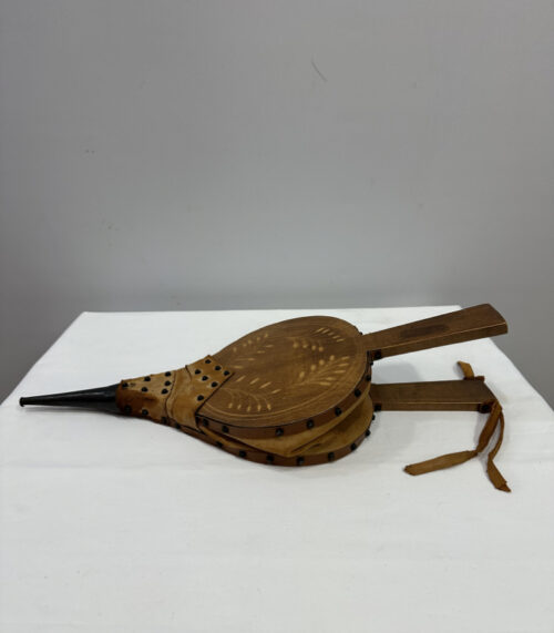 Antiker Kaminblasebalg aus Holz und Leder, mit floralem Dekor