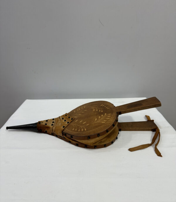 Antiker Kaminblasebalg aus Holz und Leder, mit floralem Dekor