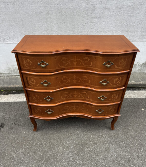 Barockinspirierte Vintage Kommode mit Intarsien und geschwungener Front
