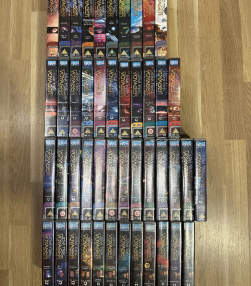 Star Trek Voyager VHS Sammlung mit 46 Episodenboxen