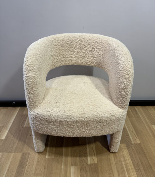 Designsessel im Bouclé Stil, gemütlich, modern und formstark