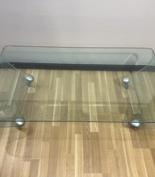 FIAM Italia Glastisch aus gebogenem Glas – Designerstück mit Aluminiumfüssen