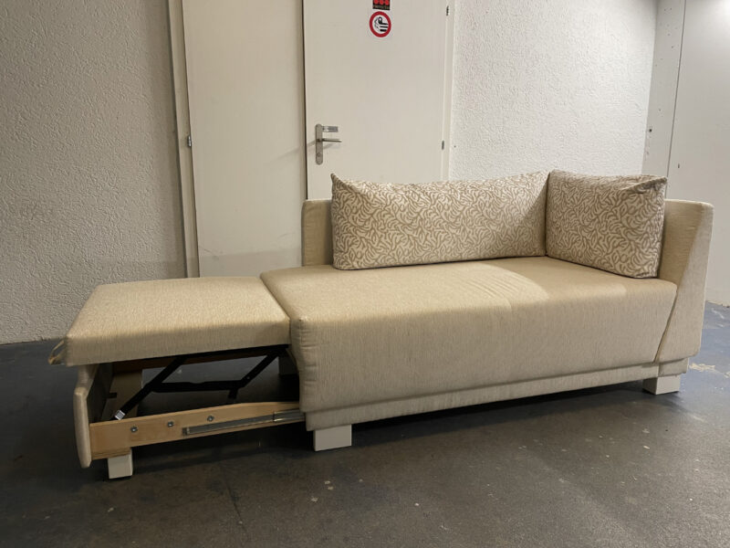 Kompaktes Sofa mit Ausziehfunktion und Bettkasten in Beige - Image 5