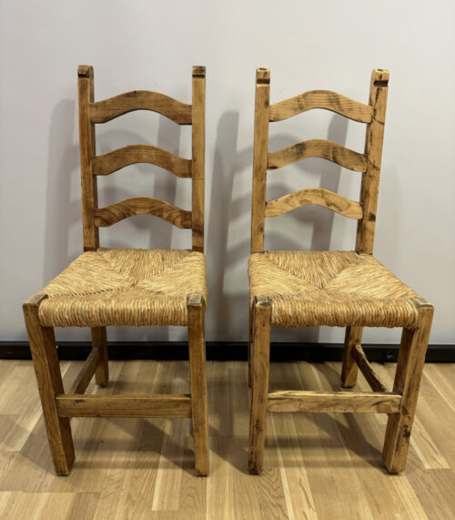 Zwei mexikanische Stühle mit Sitzfläche aus Naturgeflecht