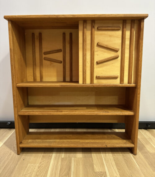 Offenes Holzregal mit grafischem Relief 70er Jahre Designstück