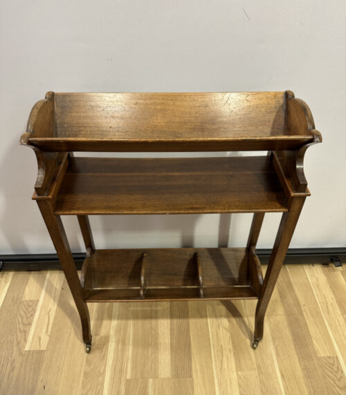 Vintage Buchtrog aus Holz mit Ablagen und Rollen